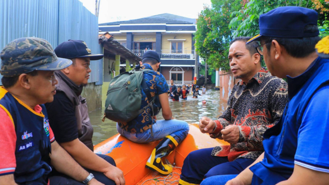 Banjir melanda perumahan Kelurahan Petir, Kecamatan Cipondoh, Kota Tangerang