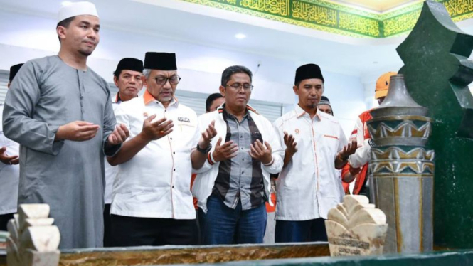 Presiden DPP PKS Ahmad Syaikhu ziarah ke makam Gur Tua, Palu, Sulawesi Tengah.