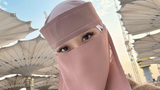 BCL Pakai Cadar saat Umrah, Netizen: Nyampe Indo Jangan Kebuka Lagi Mbak