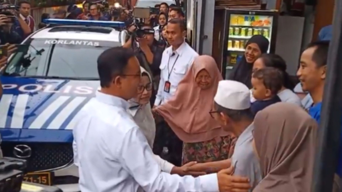 Momen Anies Minta Doa Tetangga Sebelum Berangkat ke Lokasi Debat