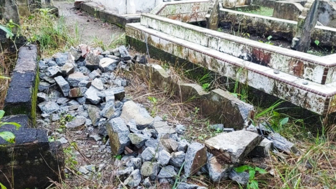 Bangunan kuburan dibongkar OTK di TPU di Kota Binjai