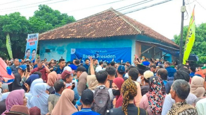 Kunjungan Kerja Jokowi Diramaikan Spanduk Prabowo-Gibran