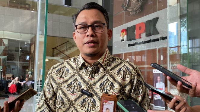Ex-governador das Maluku do Norte acusado de receber 100 mil milhões de IDR em subornos depositados em 27 contas