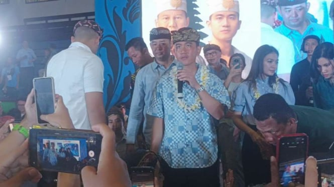 Calon wakil presiden nomor urut 2 Gibran Rakabuming Raka saat menghadiri Deklarasi Semeton Gibran Menang Satu Putaran di GOR Ngurah Rai, Denpasar, Bali, Selasa, 9 Januari 2024.