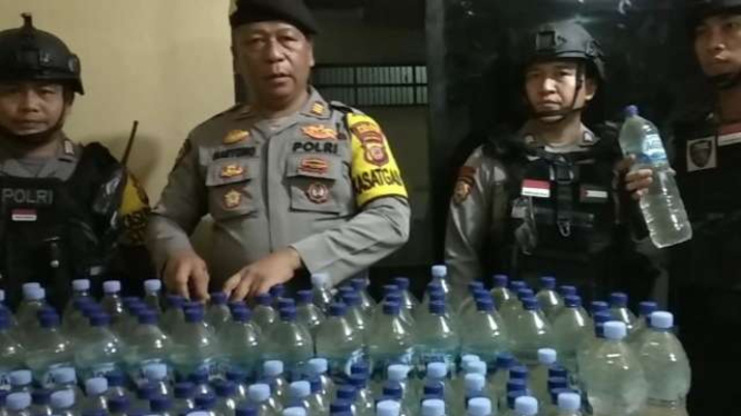 Penggerebekan Miras Jenis Ciu Ratusan Botol di Tasikmalaya