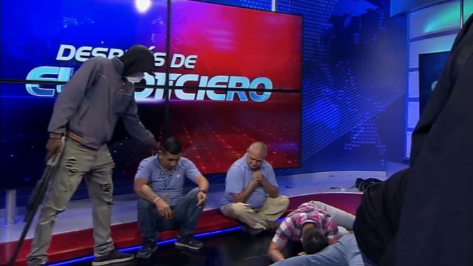 Sekelompok orang membawa senjata dan menyerbu sebuah studio televisi di Ekuador
