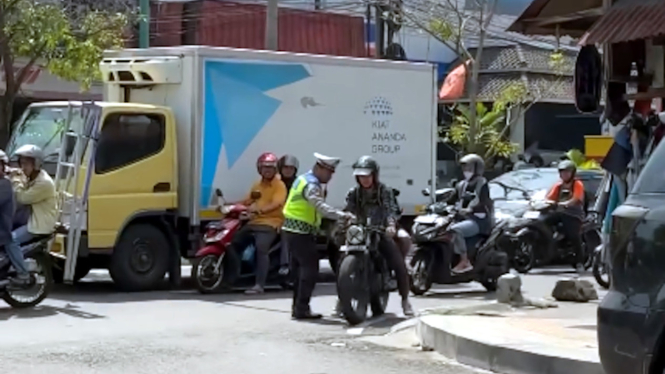 Polisi tilang motor knalpot brong