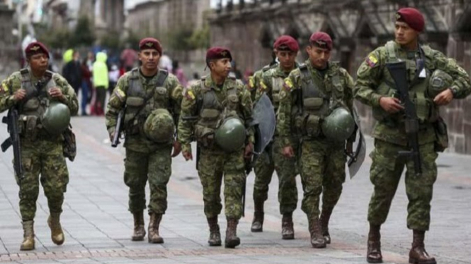 VIVA Militer: Tentara Ekuador di ibukota Quito