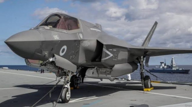 Militar Vía: Lokhehed Martin F-35 Lightther II Vakerir Airlines