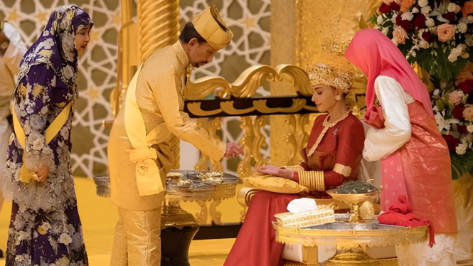Rangkaian Prosesi perniakhan Pangeran Brunei, Istiadat Berbedak Pengantin Diraja