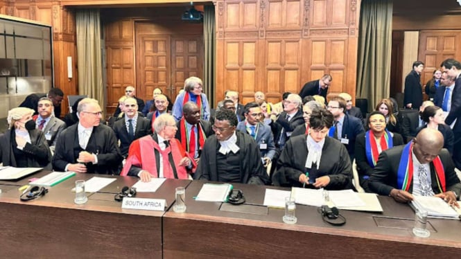 Para ahli hukum dan pengacara dari sisi Afrika Selatan
