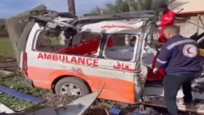 Israel menyerang ambulance milik Bulan Sabit Merah di Deir Al-Balah
