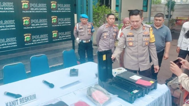 Polisi merilis komplotan pelaku pembobol ATM di Kelapa Gading, Jakut.