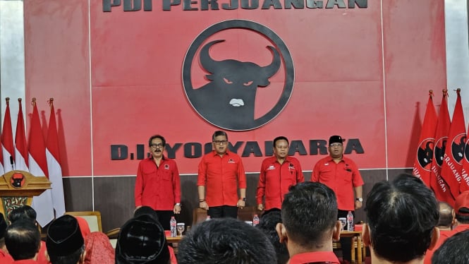 Sekjen PDIP Hasto Kristiyanto di kantor DPD PDIP Yogyakarta