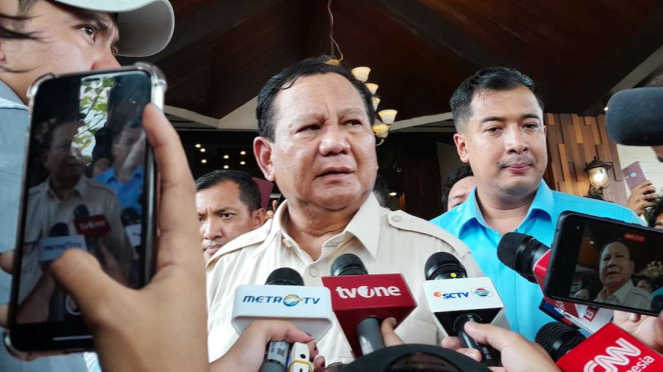 Calon presiden nomor urut 2 Prabowo Subianto makan siang bersama dengan petani, 