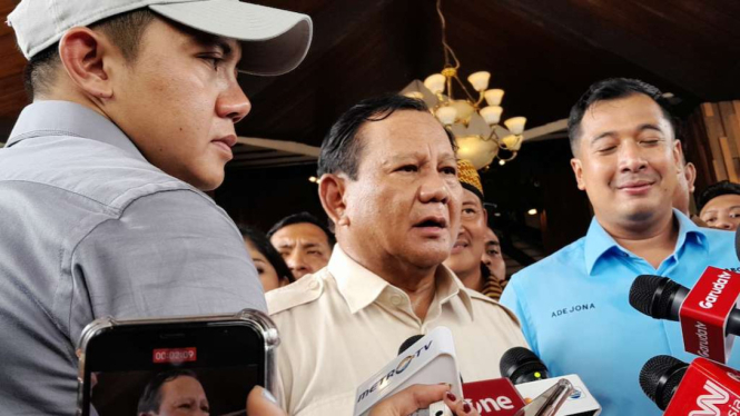 Calon presiden nomor urut 2 Prabowo Subianto menemui ratusan petani, nelayan hingga pengemudi becak motor saat berkampanye di Medan, Sumatra Utara, Sabtu, 13 Januari 2024.