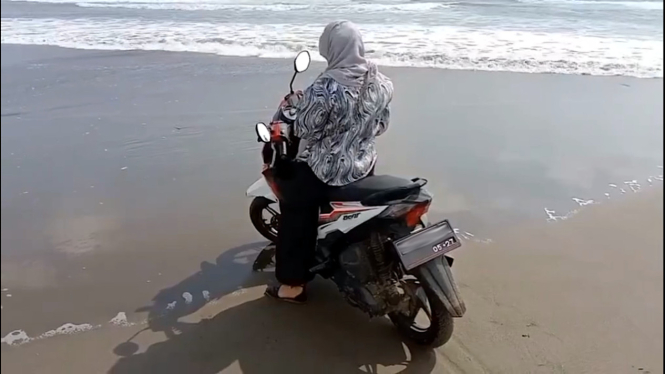 Video sepeda motor yang viral di media sosial.