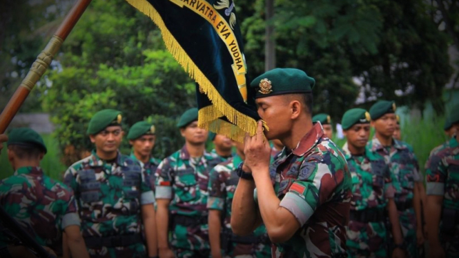 VIVA Militer: Pasukan Kuda Putih Kostrad TNI saat upacara pelepasan.
