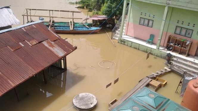 Banjir melanda Pesantren Nurul Iman di Kota Jambi