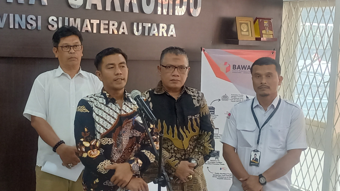 Ketua Bawaslu Kabupaten Batubara, M Amin Lubis saat memberikan keterangan pers di Kantor Bawaslu Sumut.(B.S.Putra/VIVA Medan)