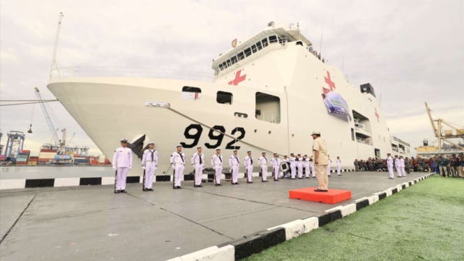 Menhan Prabowo Lepas Keberangkatan Kapal RS TNI KRI dr Radjiman-992