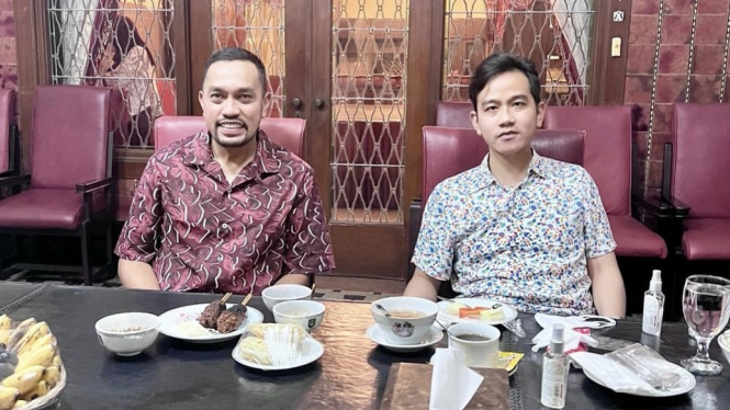 Bendahara Umum DPP Partai NasDem Ahmad Sahroni terlihat makan siang berdama dengan Cawapres 02 Gibran Rakabuming Raka.