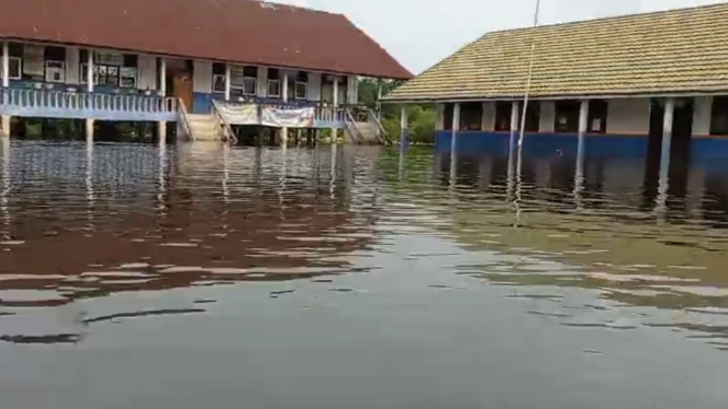 Sekolah SMP Dilanda Banjir 