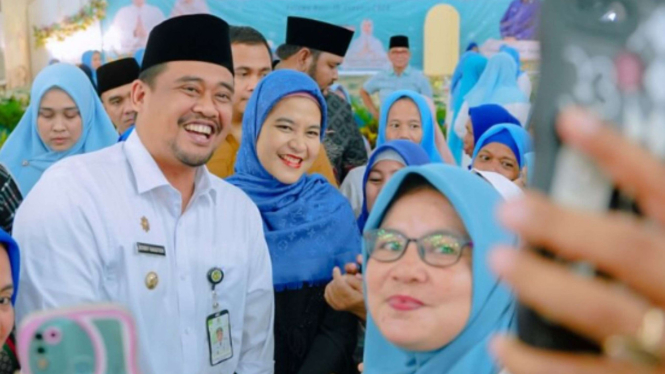 Wali Kota Medan Bobby Nasution bersama sang istri Kahiyang Ayu.
