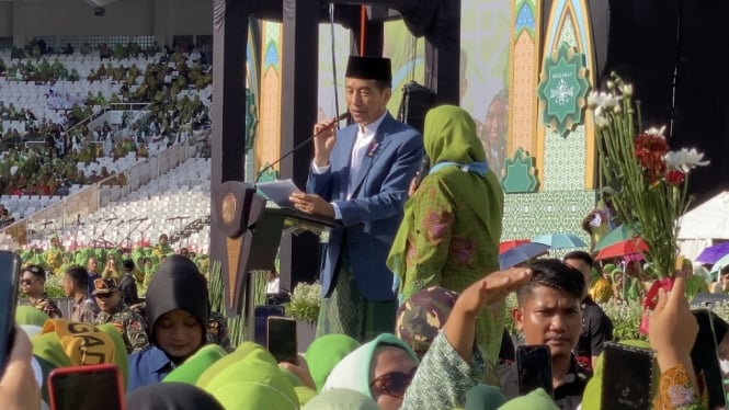 Presiden Joko Widodo menghadiri acara peringatan hari lahir (harlah) ke-78 Muslimat Nahdlatul Ulama (NU) di Stadion Gelora Bung Karno (GBK), Jakarta Pusat pada Sabtu, 20 Januari 2024 pagi. 