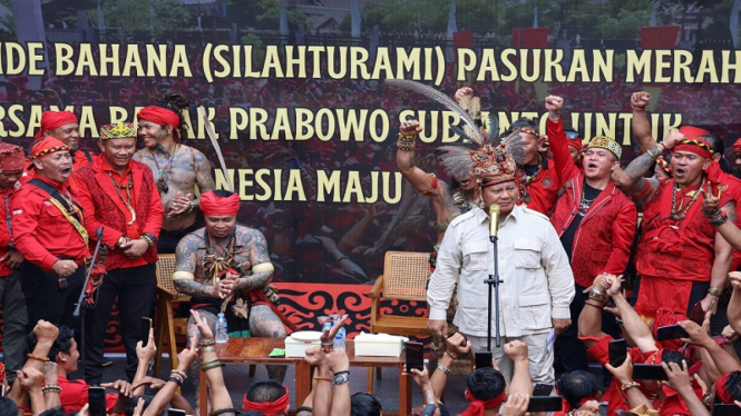 Capres Prabowo Subianto berkampanye dengan Pasukan Merah Dayak di Pontianak