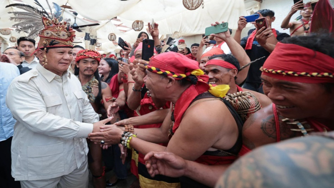 Capres Prabowo Subianto berkampanye dengan Pasukan Merah Dayak di Pontianak