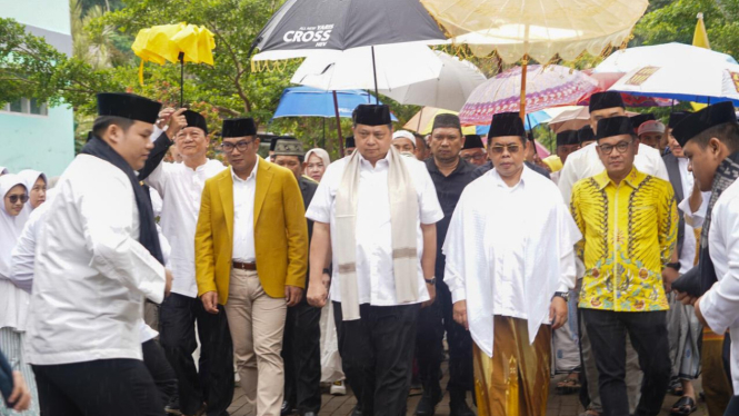 Ketua umum Partai Golkar Airlangga Hartarto di pondok pesantren Al Falah Nagreg, Bandung, Jawa Barat