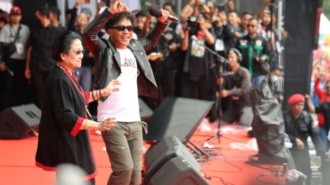 Momen Megawati Joget Bareng Kaka Slank