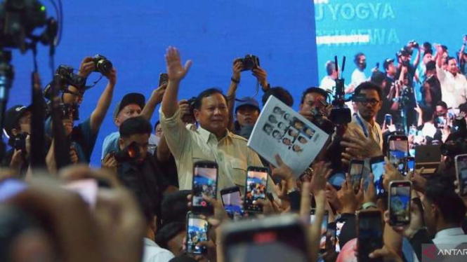Calon presiden nomor urut 2 Prabowo Subianto dalam acara MDS Coop Temu Anggota 2024 di Stadion Pakansari, Cibinong, Kabupaten Bogor, Jawa Barat, Minggu, 21 Januari 2024.