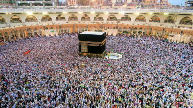Hajj Pilgrims (Source/pexels)
