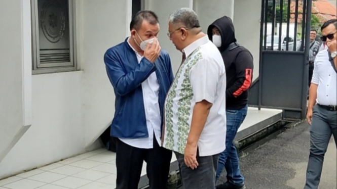 Terdakwa Irfan suryanagara dan SG cekcok di kantor pengadilan Negeri Balebandung