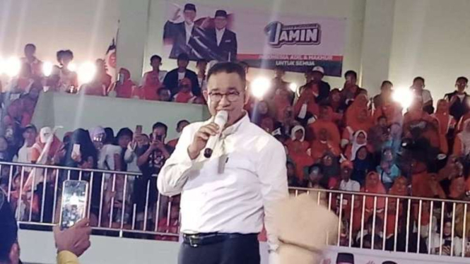 Calon presiden nomor urut 1 Anies Rasyid Baswedan saat kampanye akbar di GOR Parung, Kabupaten Bogor, Jawa Barat, Senin, 22 Januari 2024.