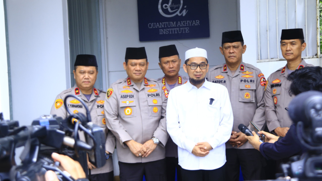 Operasi Nusantara Cooling System Polri mengunjungi Ustaz Adi Hidayat