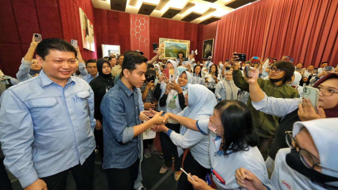 Gibran Rakabuming Raka melakukan kunjungan