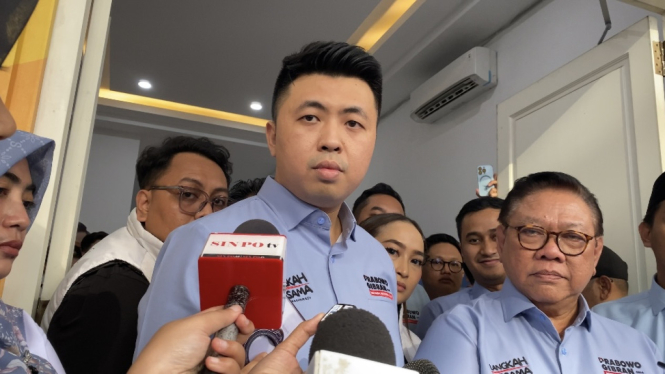 Pendiri Relawan Pasukan Ganjar Muda (Pagar Muda) Calvin Leonard berpindah haluan dukungan di menut menit terakhir Pilpres 2024. 