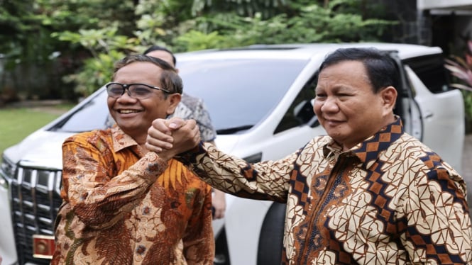 Menkopolhukam Mahfud MD bersama Menhan Prabowo Subianto