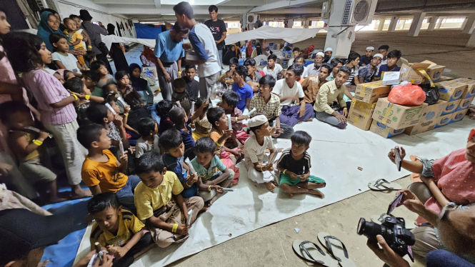 Pengungsi Rohingya di Gedung Balee Meuseuraya Aceh. VIVA/Dani Randi