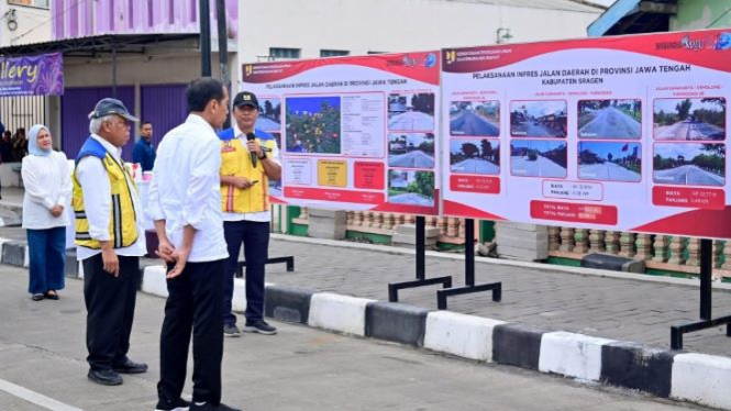 President Jokowi inspects repair work on Surakarta-Gemolong-Purwodadi Road