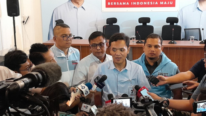 Wakil Ketua TKN Prabowo-Gibran, Habiburokhman dalam konferensi pers di Media Center TKN, Jakarta Selatan, Rabu, 24 Januari 2024