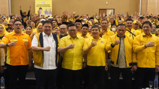 Ketum Golkar Airlangga Hartarto bersama elite Golkar.