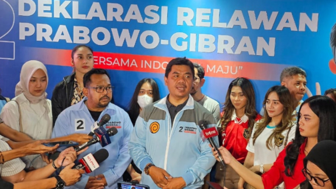 Wakil Ketua TKN Prabowo-Gibran, Juri Ardiantoro (tengah) usai nobar Piala Asia 2024 di Jalan Kertanegara IV, Jakarta Selatan, Rabu, 24 Januari 2024.