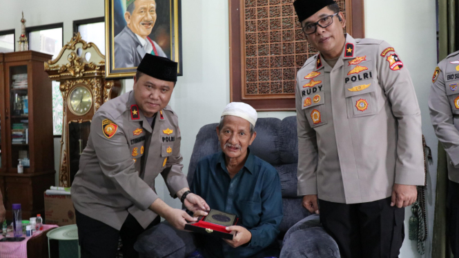 Operasi Nusantara Cooling System Polri mengunjungi pimpinan Ponpes Bumi Shalawat di Sidoarjo Gus Ali