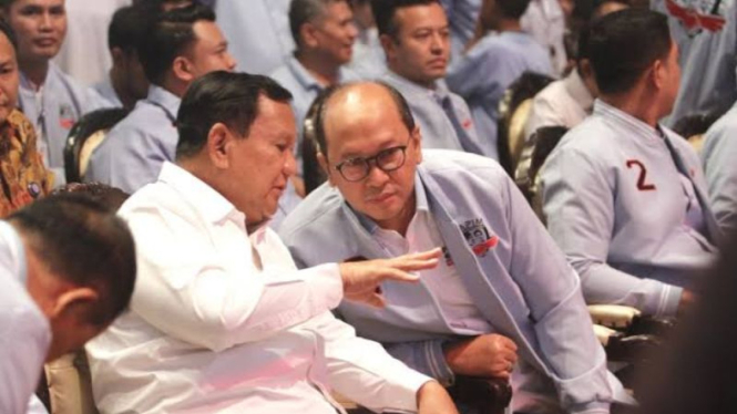 Capres Prabowo Subianto bersama Ketua TPN Rosan Roeslani