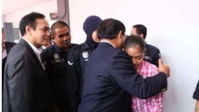 Momen Prabowo Subianto bertemu TKW Wilfrida yang dijatuhi hukuman mati