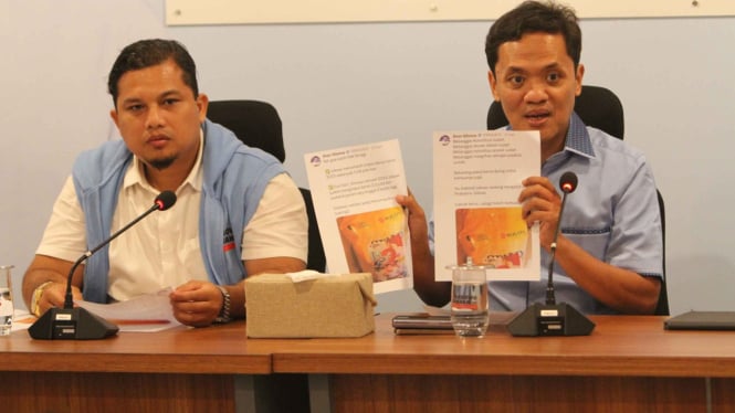 Wakil Ketua TKN Prabowo-Gibran, Habiburokhman (kanan) dalam konferensi pers di Media Center TKN Prabowo-Gibran, Jakarta Selatan, Jumat, 26 Januari 2024.